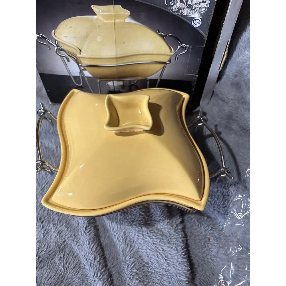 Godinger Sienna 1 Qt Buttercup Yellow Flower Shape Chafing Dish w/ Lid New Open